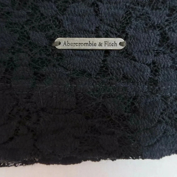 NEW Abercrombie Lace Fitted Mini Skirt Size Small - Picture 3 of 4